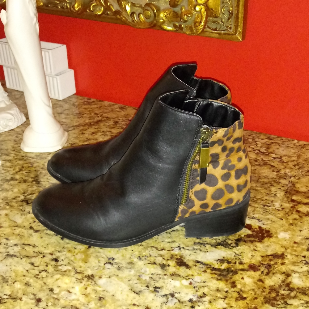 0303 SELLING AS IS - Sporto Sofia Bootie
